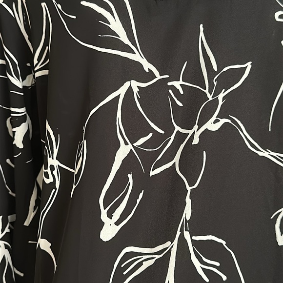 Karl Lagerfeld Paris Beaded Trim Bell Sleeves VNeck Pop Over Blouse Floral Print - Picture 6 of 12